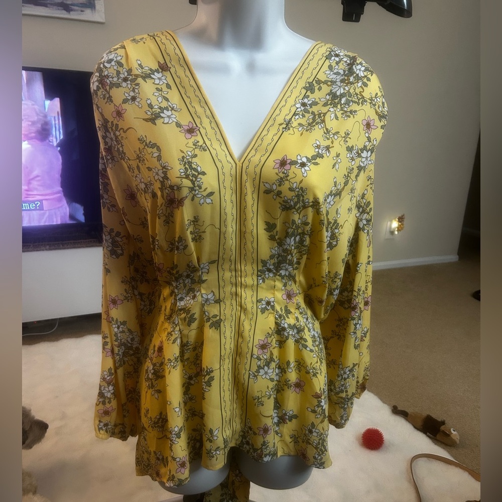 Pick 5 Floral Yellow V-Neck Blouse